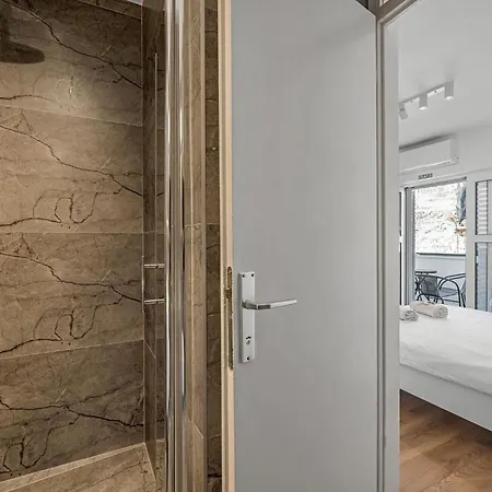 Front In With Wifi Apartamento Vodice