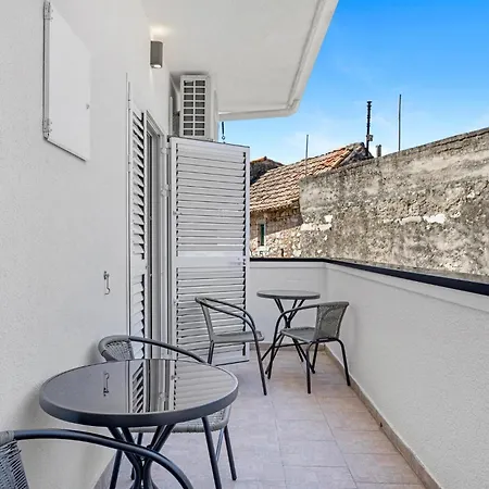 1 Bedroom Beautiful In شقة *