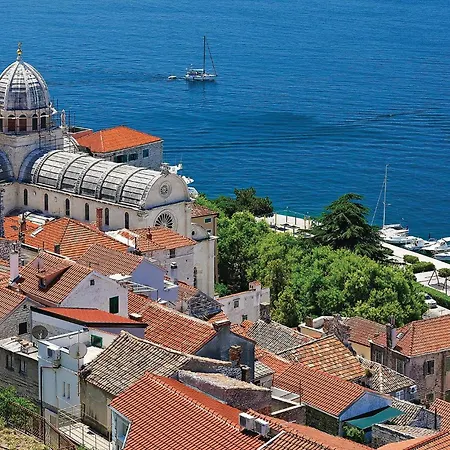 1 Bedroom Beautiful In Apartment *